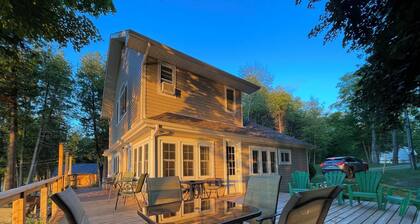 Relaxing cottage along the Trent Severn waterway! Pet-friendly, wifi, amentities