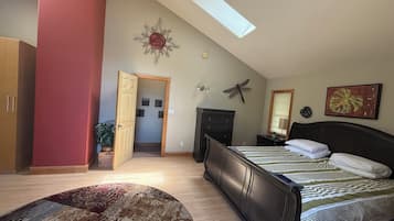 4 bedrooms, desk, iron/ironing board, travel crib