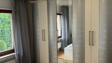 2 Schlafzimmer, Reisekinderbett, kostenloses WLAN