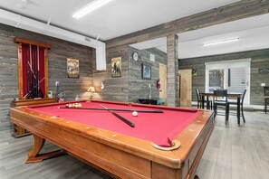 Billiards - The Grizzlies Den (Big Bear Lake)