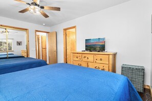 3 bedrooms, free WiFi, bed sheets - The Grizzlies Den (Big Bear Lake)