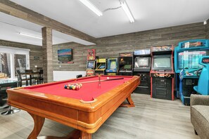 Games room - The Grizzlies Den (Big Bear Lake)