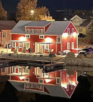 Exterior - 4BR River Retreat: Beach, Boat, Sunsets, Wildlife, Spacious & Serene Escape (Two Rivers)