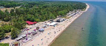 4BR River Retreat: Beach, Boat, Sunsets, Wildlife, Spacious & Serene Escape