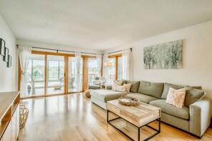 Smart TV, fireplace, video games, table football