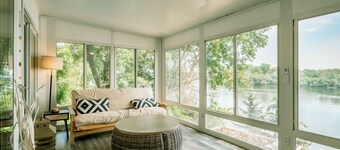 Lakefront Koselig Cottage - Modern 3BR Retreat w/ Nespresso Coffee Bar & Arcade