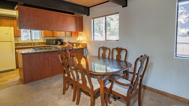 Basic Cabin | In-room dining