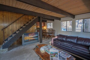 Living area - The Duran Cabin (Big Bear City)