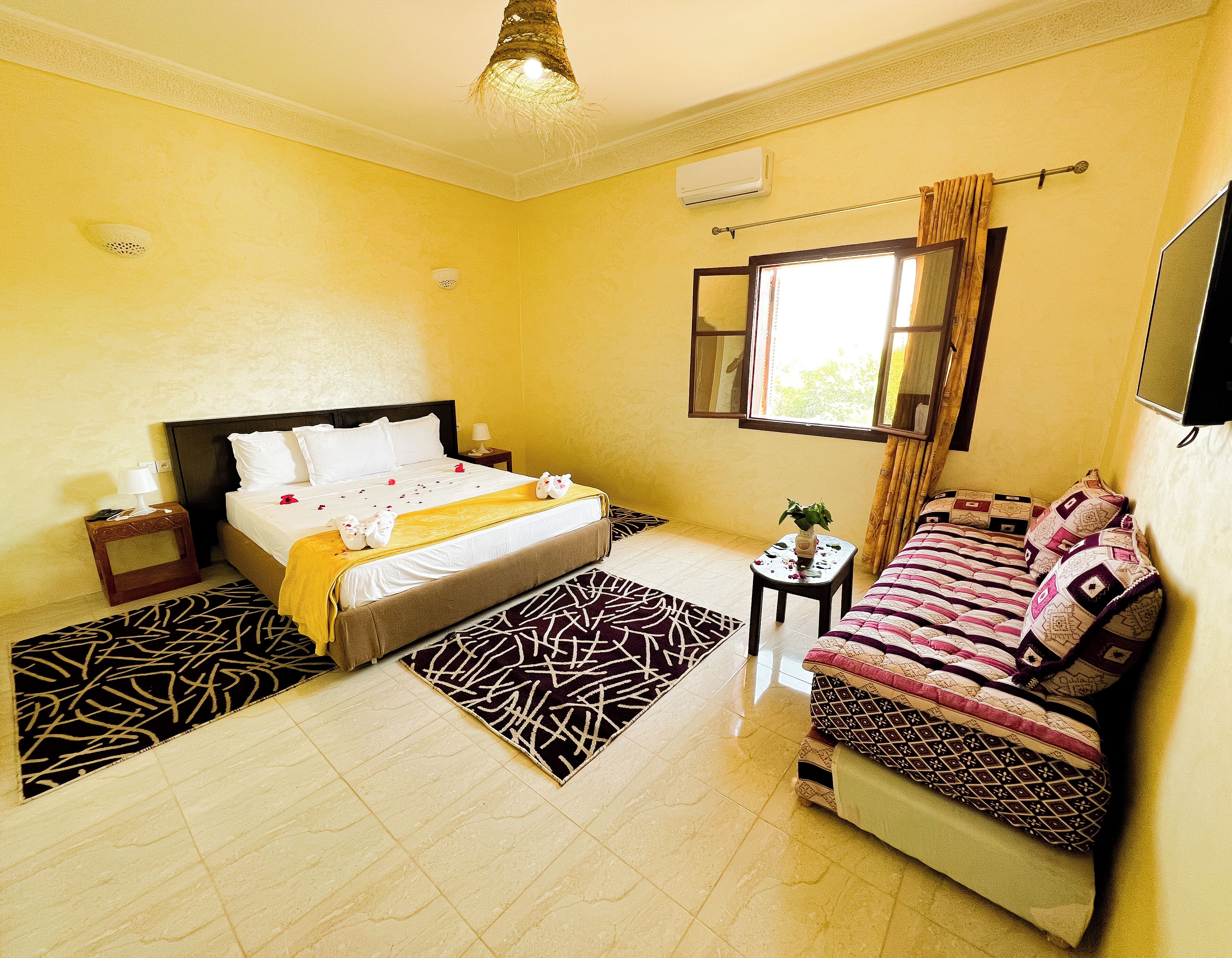 Doppia Standard | Con stile personalizzato, con arredamento individuale, Wi-Fi gratuito