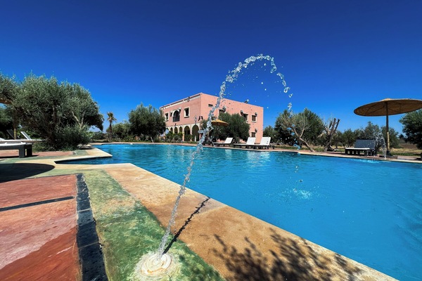 2 outdoor pools