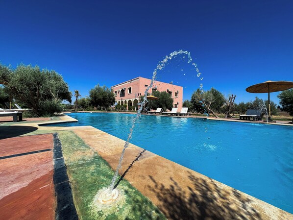 2 piscinas al aire libre