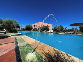 2 piscinas al aire libre