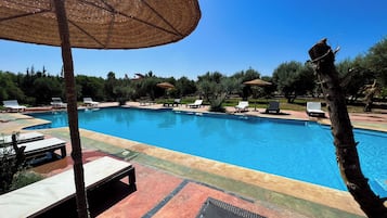 2 outdoor pools
