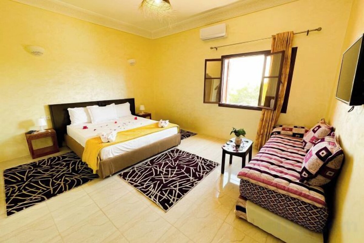 WiFi (free), individually decorated, individually furnished, bed sheets