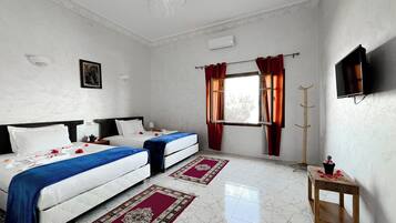 Kahden hengen standard-huone, näköala puutarhaan | Yksilöllisesti sisustettu, yksilöllisesti kalustettu, ilmainen Wi-Fi