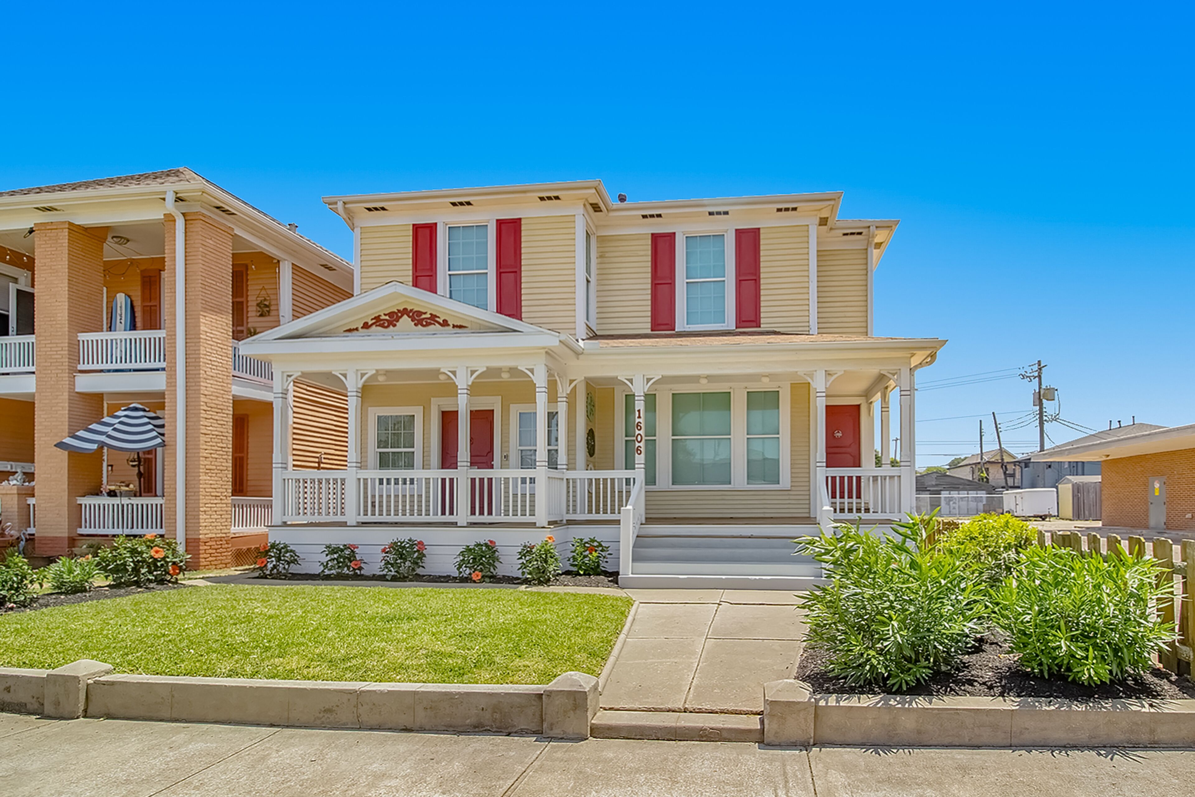 Coastal Breeze | 2nd-floor duplex near the beach with fast WiFi, grill, W/D