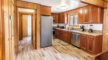 Basic Cabin | Private kitchen | Microwave