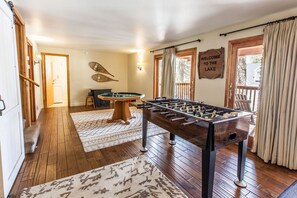 Games room - Bear Claw Cabin (Big Bear Lake)
