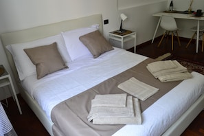 3 bedrooms, iron/ironing board, WiFi, bed sheets - Two steps from San Pietro (Roma)