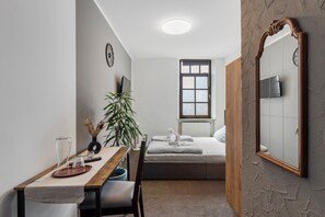 Muebles diferentes, sistema de insonorización y wifi gratis 