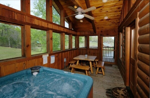 Dining - Cabin with mountain views all around (Sevierville)