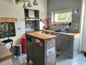 Réfrigérateur, four, plaque de cuisson, lave-vaisselle