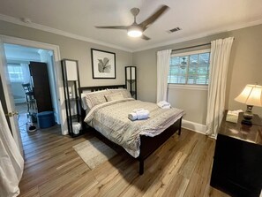 2 chambres, fer et planche à repasser, Wi-Fi, draps fournis