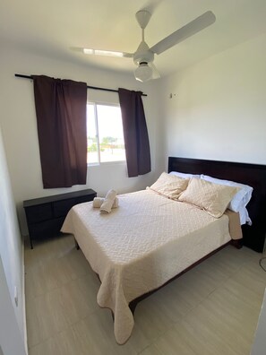 3 عدّة غرف نوم وواي فاي وملاءات أسرّة