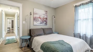 3 bedrooms, desk, iron/ironing board, free WiFi