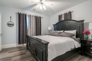 3 bedrooms, desk, iron/ironing board, free WiFi