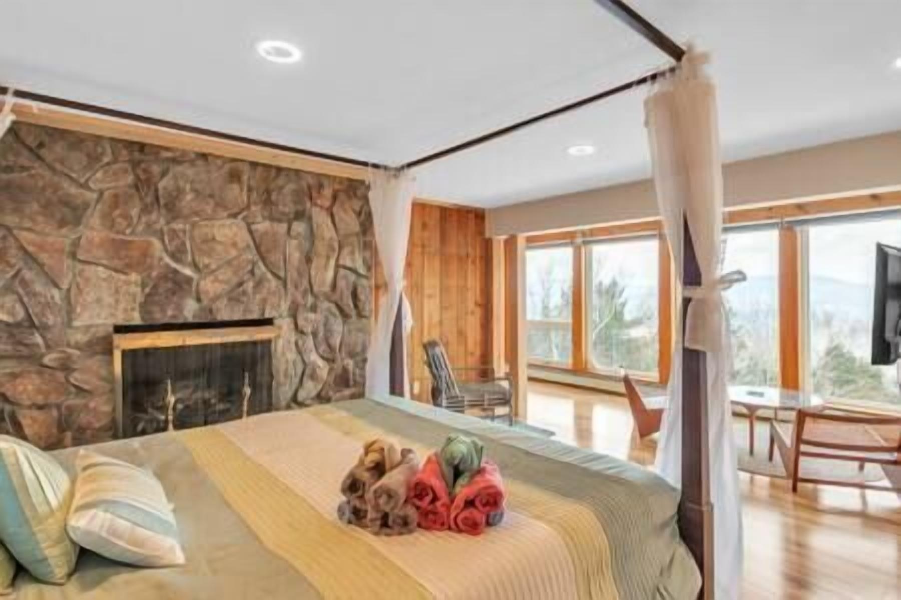 4 bedrooms, free WiFi, bed sheets