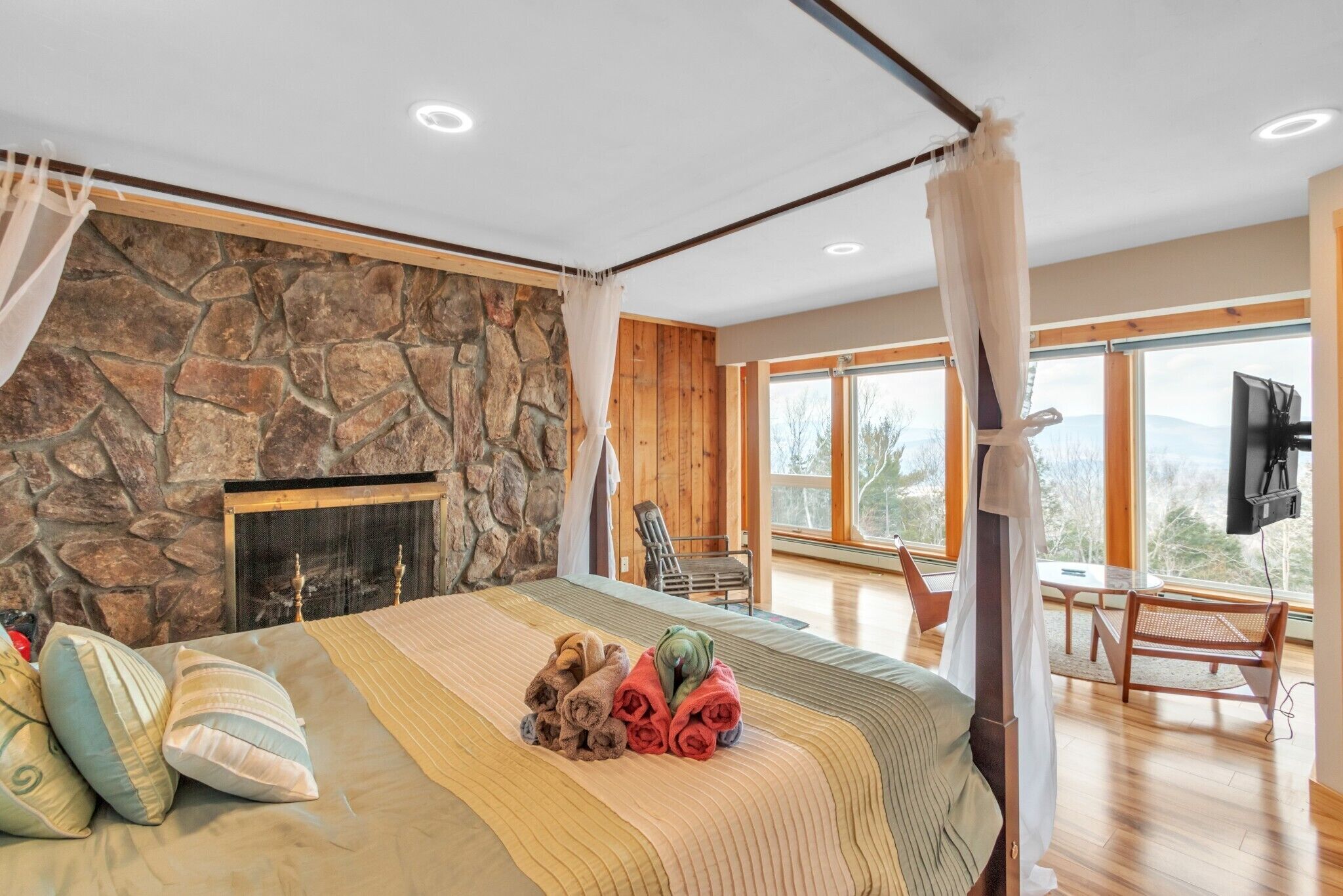 4 多间卧室、免费 WiFi、床单