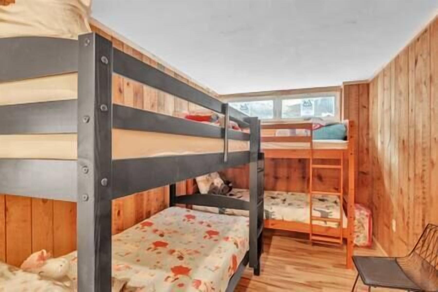 4 chambres, fer et planche à repasser, Wi-Fi gratuit, draps fournis
