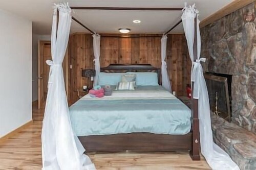 Luxury 4BR Waterville Retreat w/ Arcade
