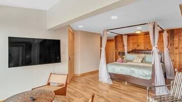 4 bedrooms, iron/ironing board, free WiFi, bed sheets