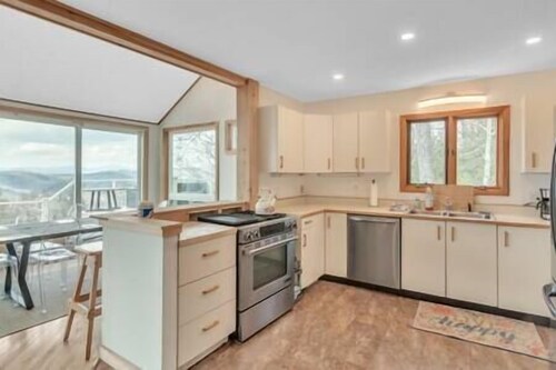 Luxury 4BR Waterville Retreat w/ Arcade