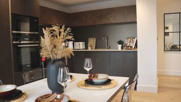 Fridge, microwave, oven, stovetop