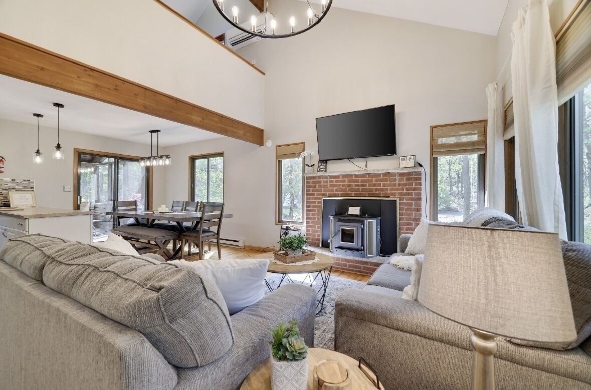 Your home for the holidays! Close to Camelback, Kalahari, Casino & More