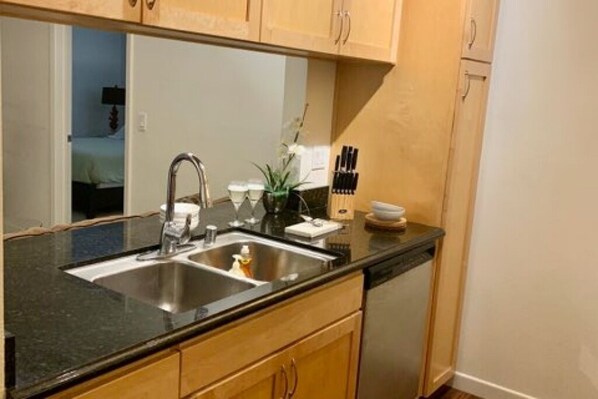 Private kitchen - Amazing location Walk to the Promenade and the Beach (Santa Monica)
