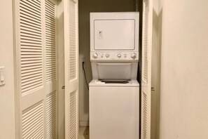 Interior - Amazing location Walk to the Promenade and the Beach (Santa Monica)