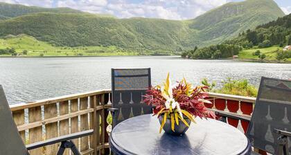 Nice home in Selje with WiFi