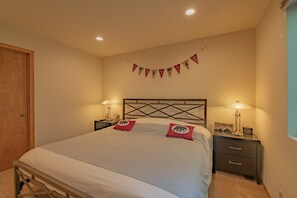 Basic Cabin | 2 bedrooms, free WiFi - Mellow Moonridge (Big Bear City)