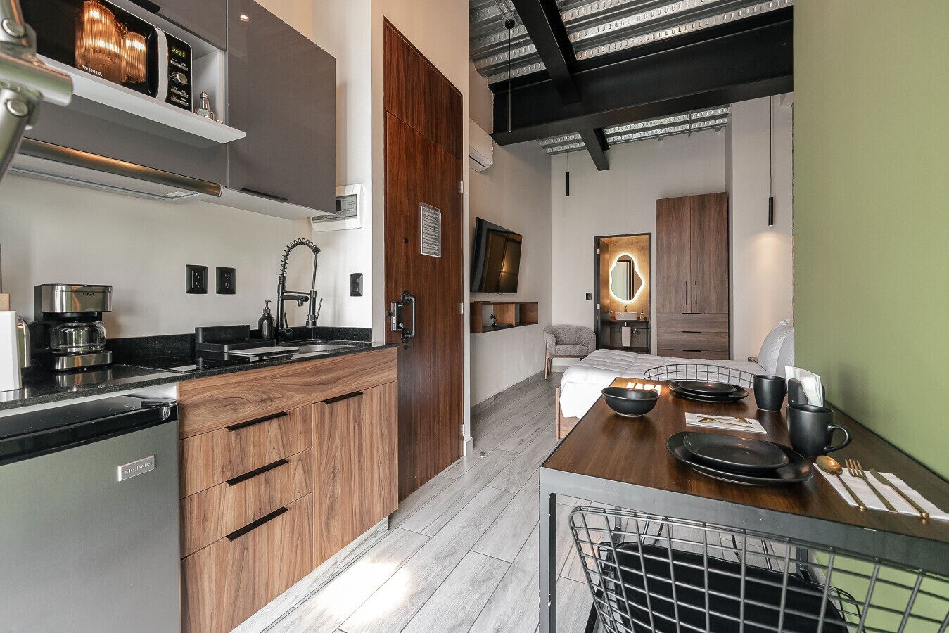 1 chambre, bureau, fer et planche à repasser, Wi-Fi gratuit