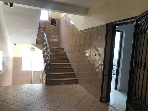 المنشأة من الداخل