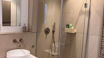 Handtücher, Seife, Toilettenpapier