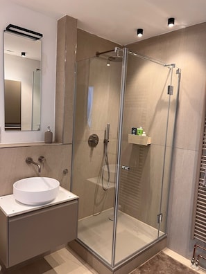 Towels, soap, toilet paper - Ready-to-live-in design apartment next to Beethovenhalle with underground parking space (Bonn)