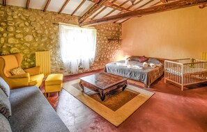 3 bedrooms, travel crib, free WiFi, bed sheets - Stunning apartment in Ficulle with WiFi (Ficulle)