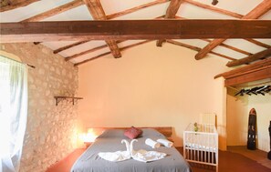 3 bedrooms, travel cot, free WiFi, bed sheets