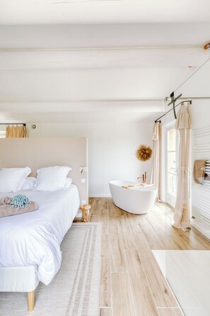 6 chambres, fer et planche à repasser, lit parapluie, Wi-Fi gratuit