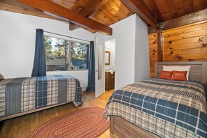 Basic Cabin | 2 bedrooms, free WiFi - The Cozy Bear Cabin (Big Bear Lake)
